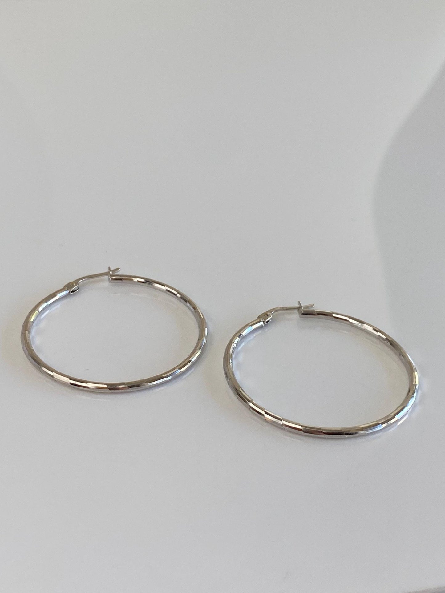 Vintage 14k White Gold Faceted Hoop Earrings