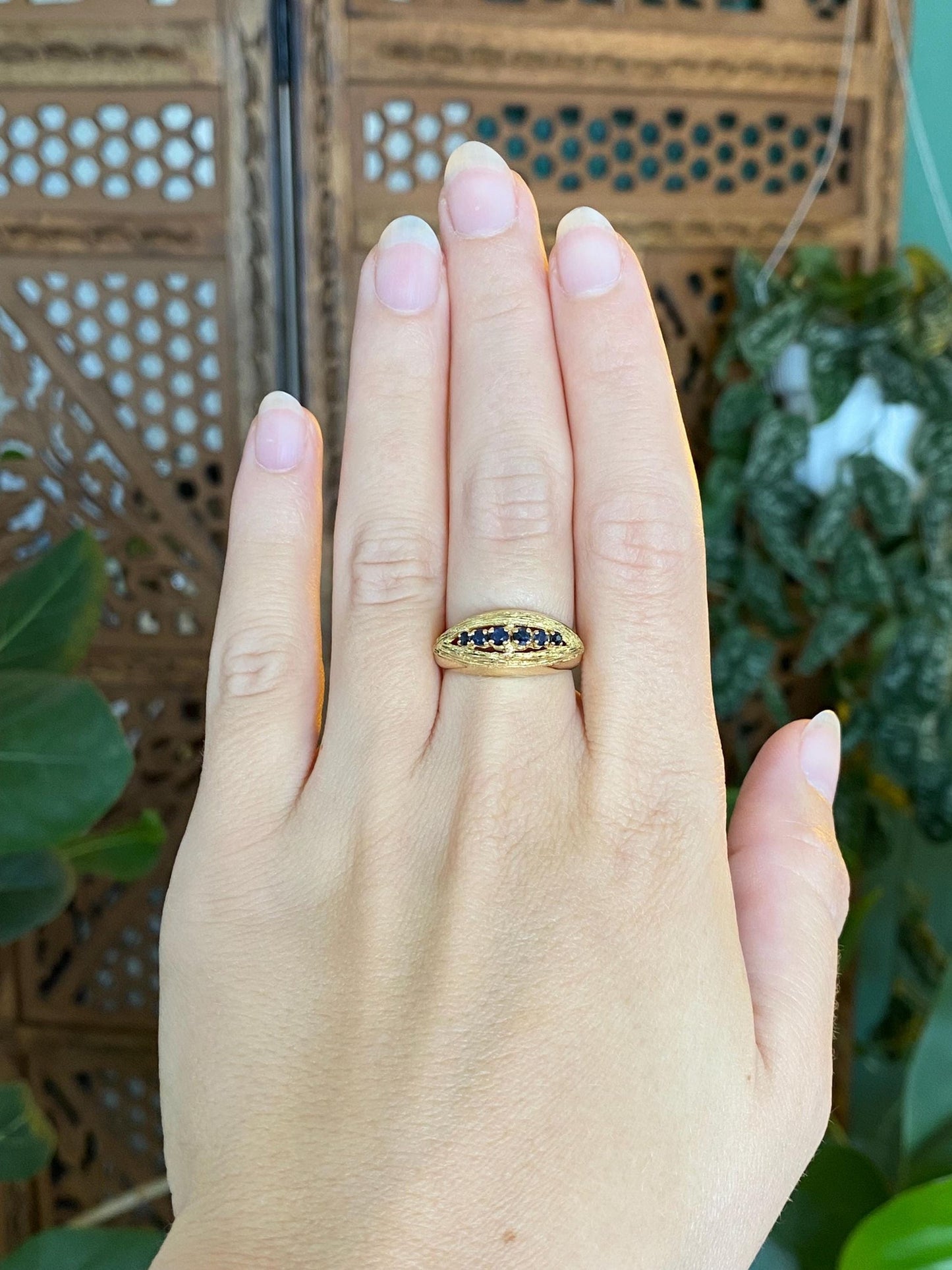 Vintage Solid 18k Yellow Gold Blue Sapphire Row Designed Ring Band - Size 6.25