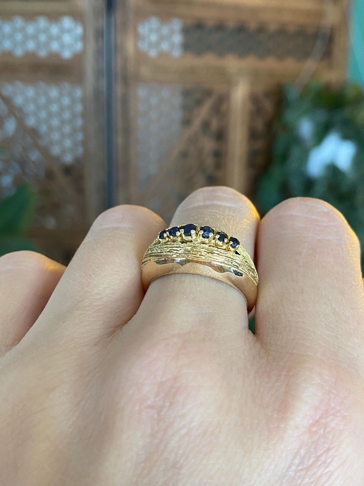 Vintage Solid 18k Yellow Gold Blue Sapphire Row Designed Ring Band - Size 6.25
