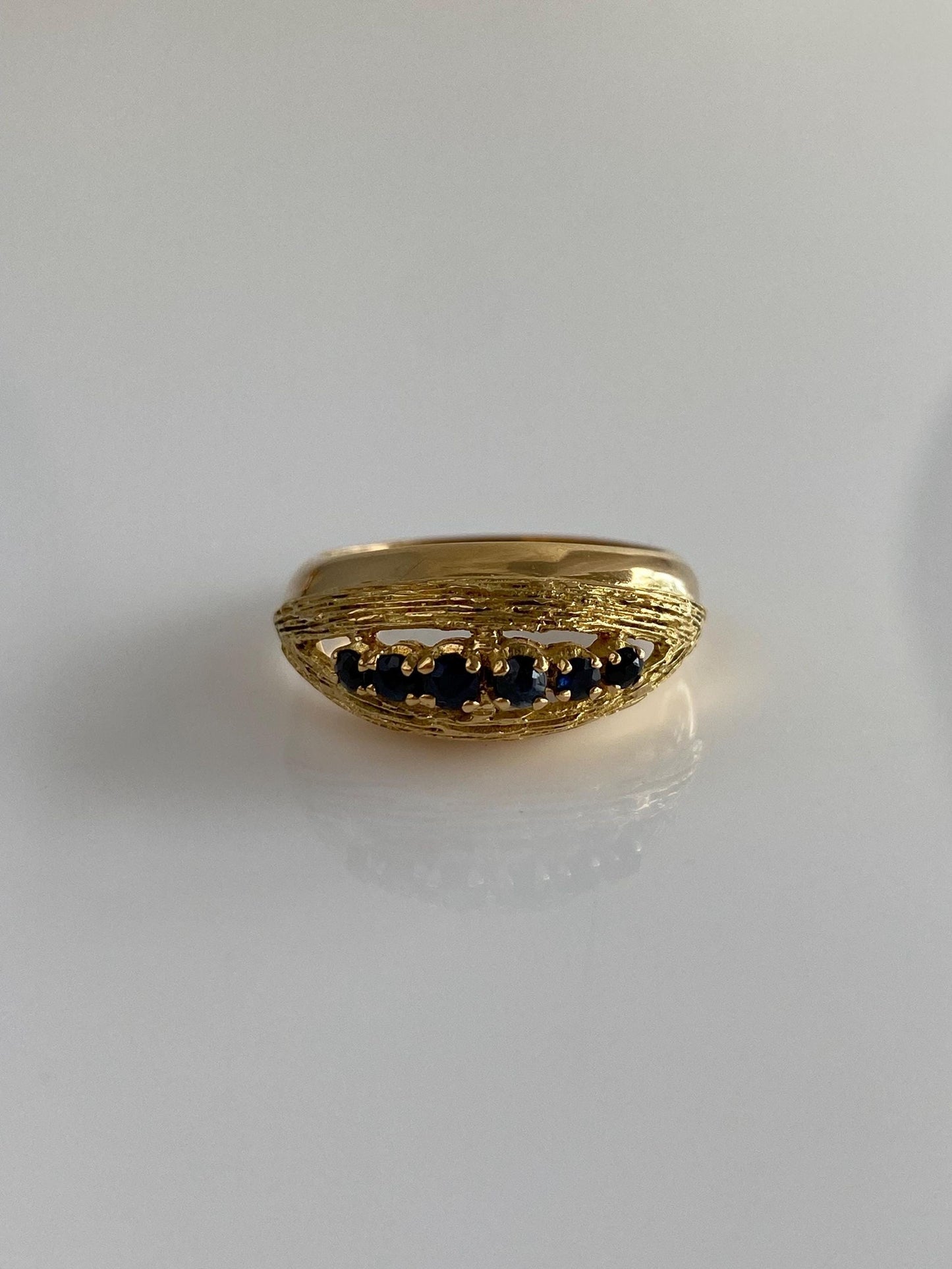 Vintage Solid 18k Yellow Gold Blue Sapphire Row Designed Ring Band - Size 6.25
