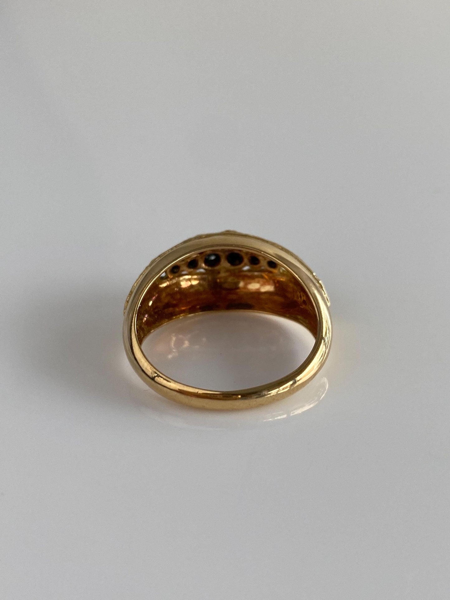 Vintage Solid 18k Yellow Gold Blue Sapphire Row Designed Ring Band - Size 6.25