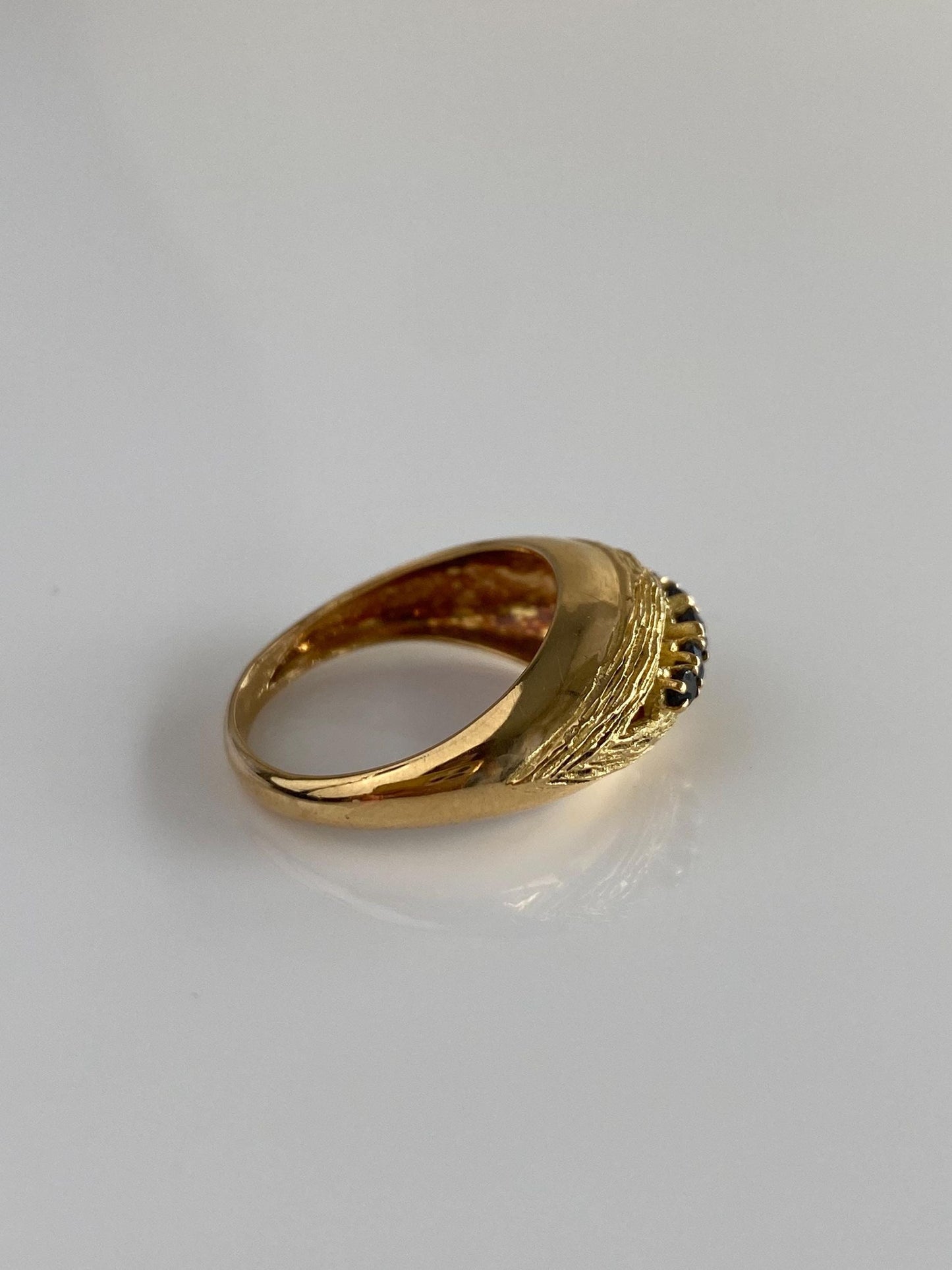 Vintage Solid 18k Yellow Gold Blue Sapphire Row Designed Ring Band - Size 6.25