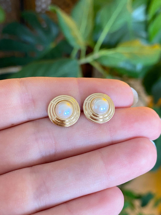 Vintage Solid 14k Yellow Gold Pearl Stud Earrings