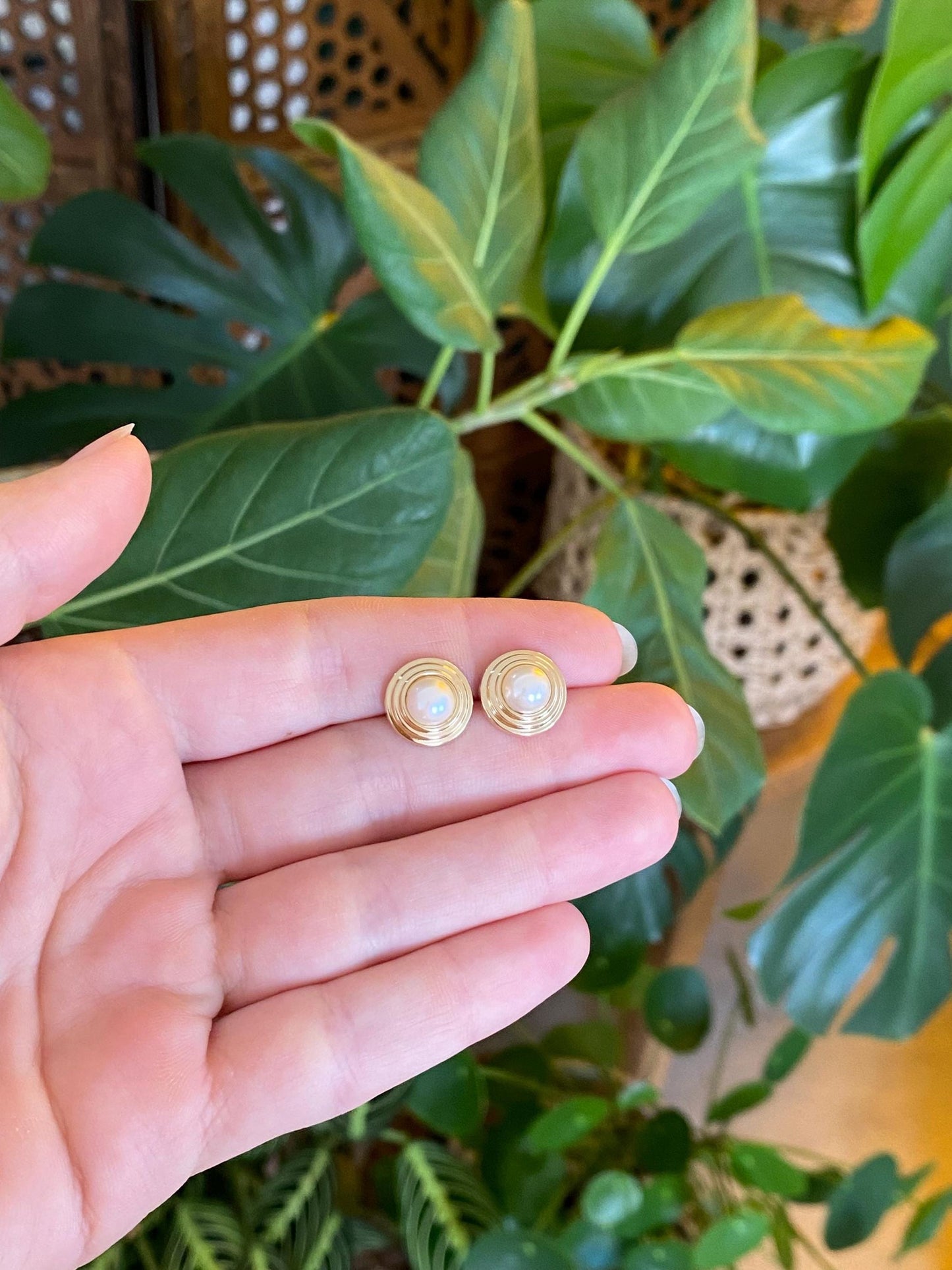 Vintage Solid 14k Yellow Gold Pearl Stud Earrings