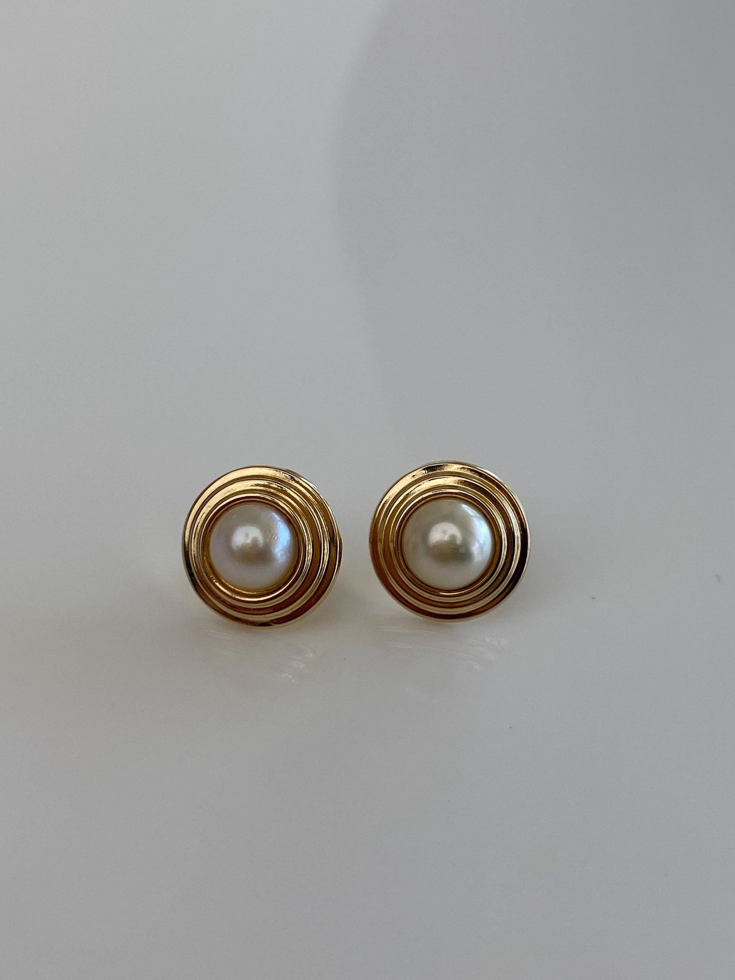 Vintage Solid 14k Yellow Gold Pearl Stud Earrings
