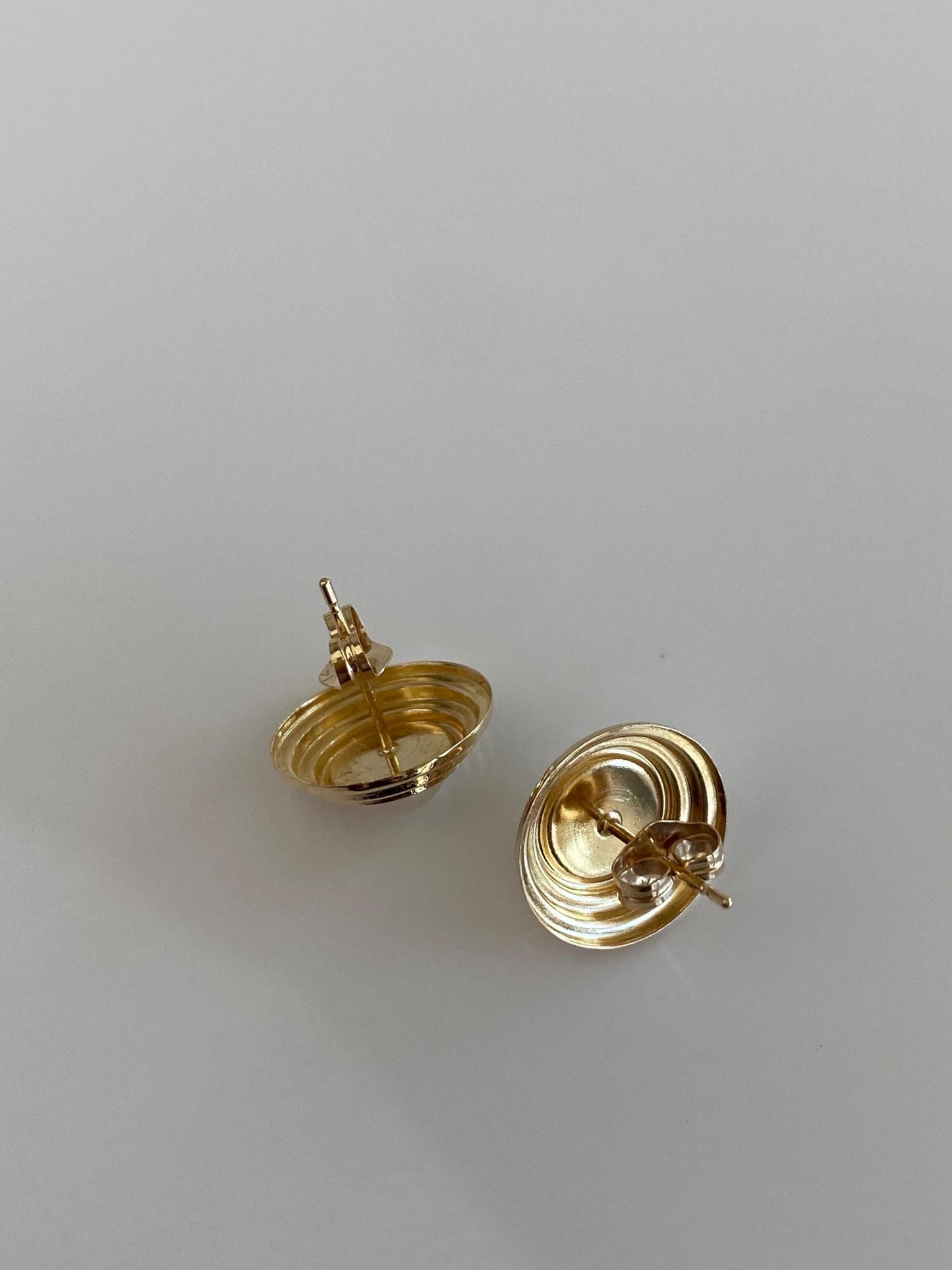 Vintage Solid 14k Yellow Gold Pearl Stud Earrings