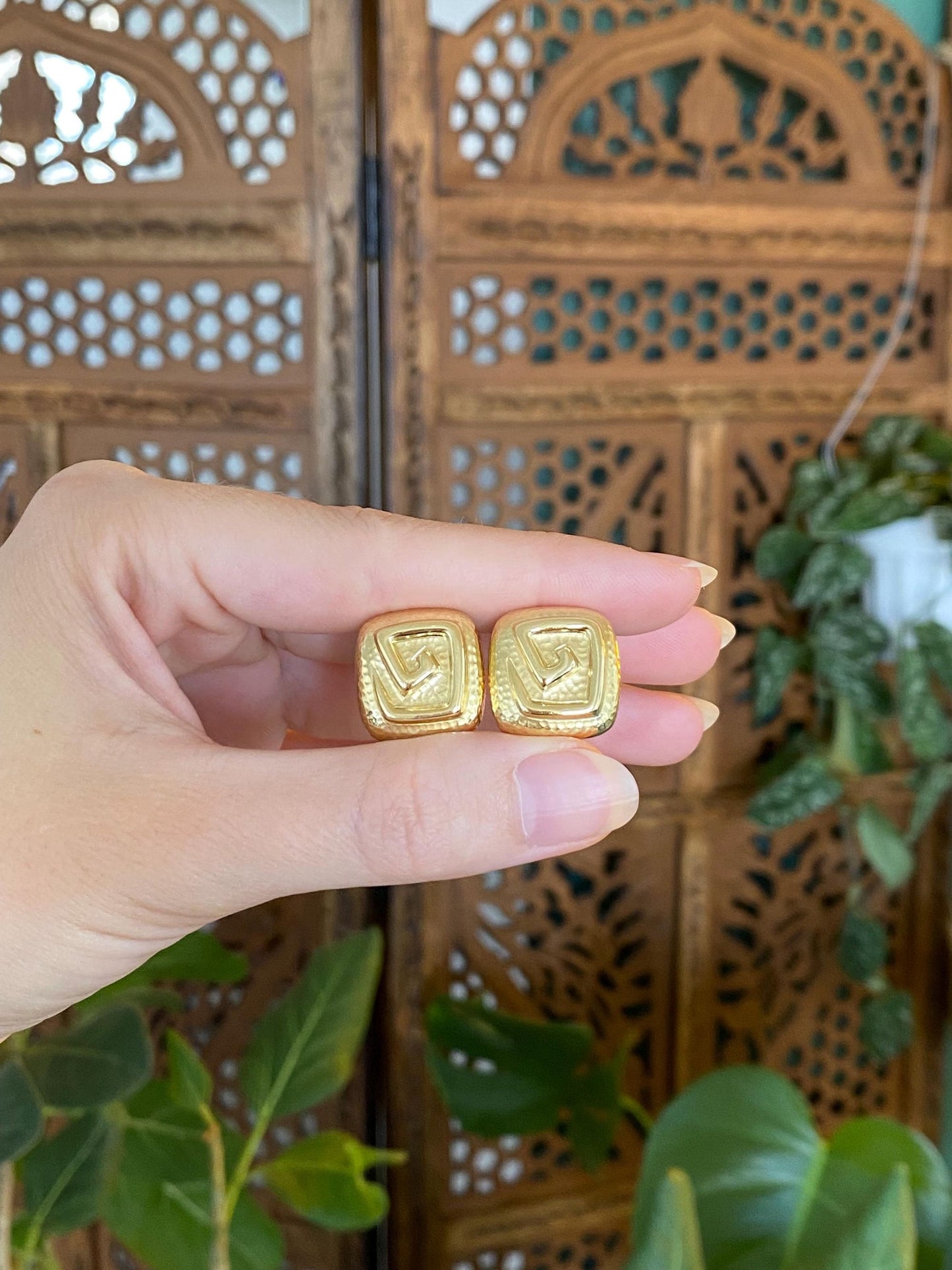 Vintage 18k Yellow Gold Designed Domed Square Drop Earrings