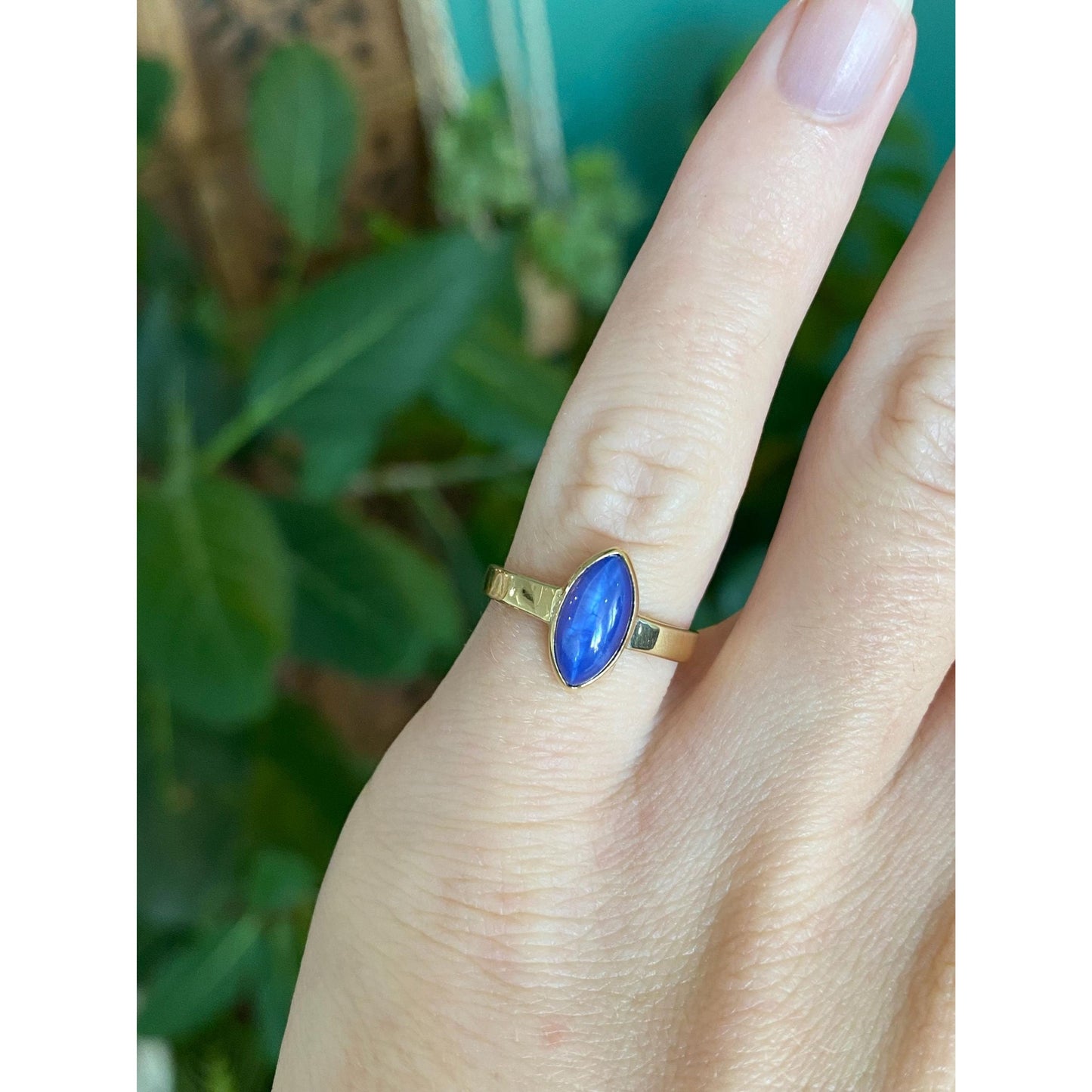 Vintage Solid 18k Yellow Gold Blue Star Sapphire Ring - Size 4.25