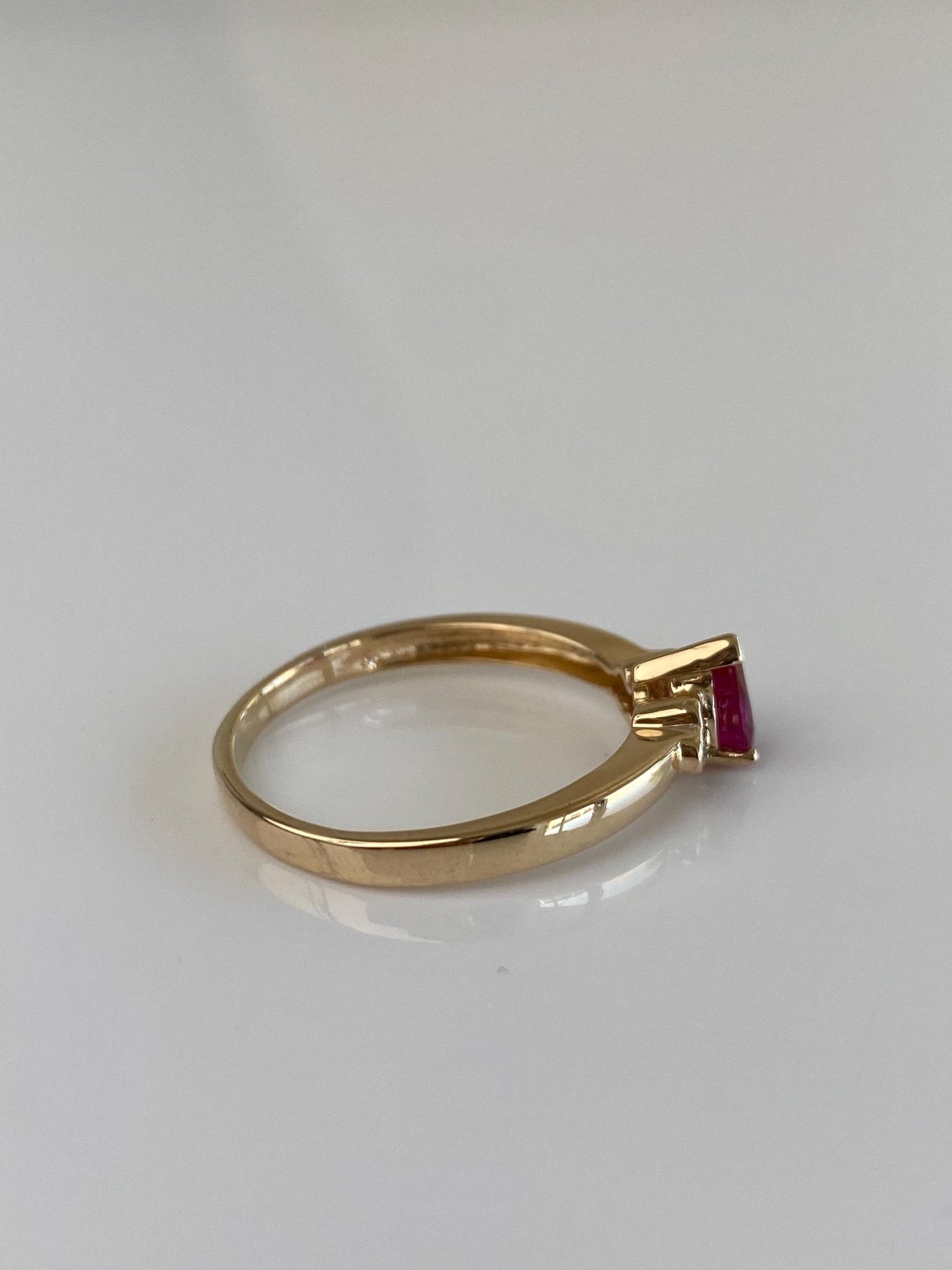Vintage Solid 14k Yellow Gold Diamond Ruby Teardrop Ring - Size 9.75