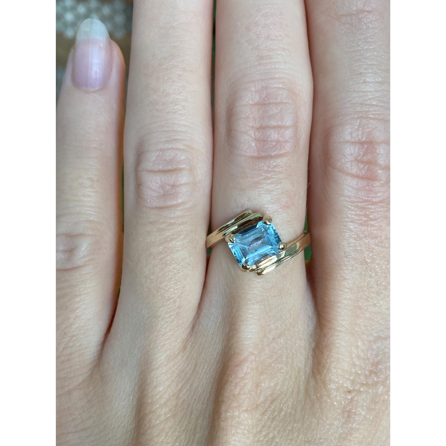 Vintage Solid 10k Yellow Gold Blue Topaz Ring - Size 6.25