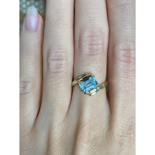 Vintage Solid 10k Yellow Gold Blue Topaz Ring - Size 6.25