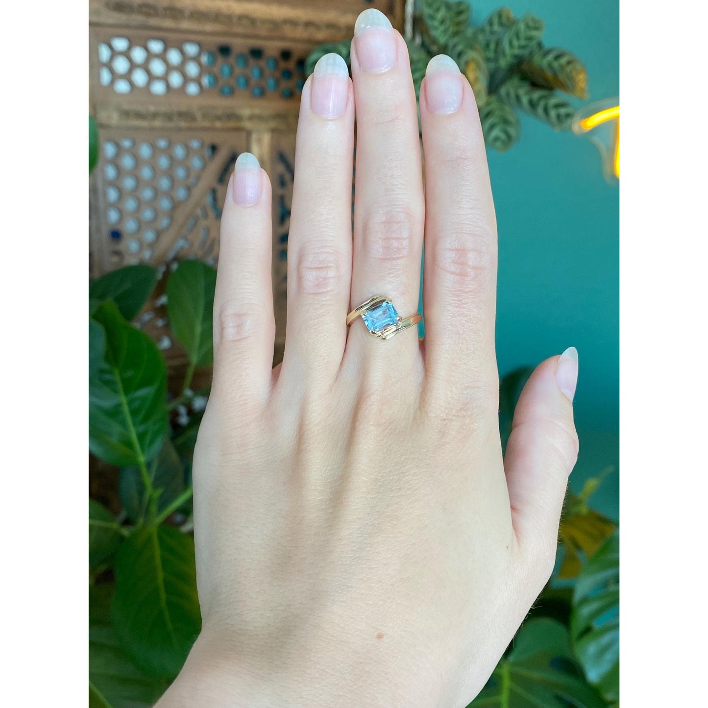 Vintage Solid 10k Yellow Gold Blue Topaz Ring - Size 6.25