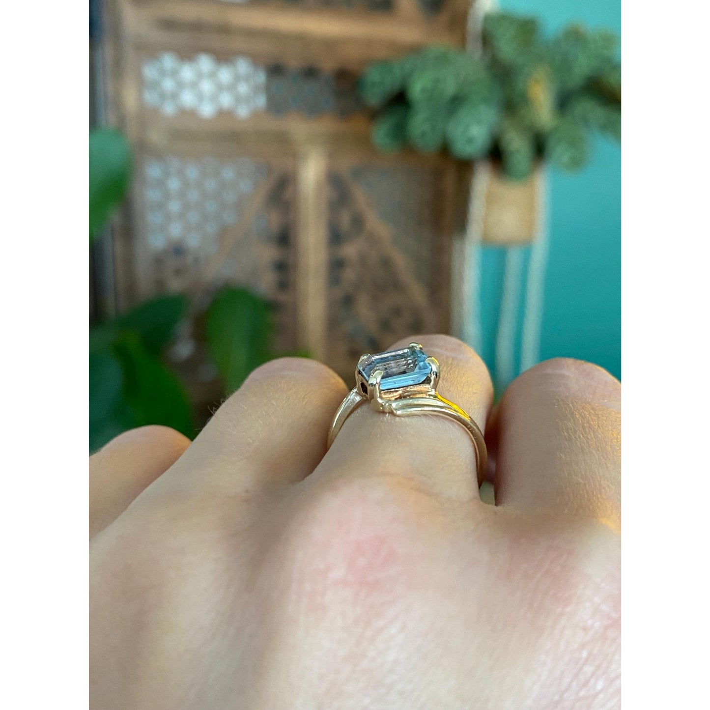 Vintage Solid 10k Yellow Gold Blue Topaz Ring - Size 6.25