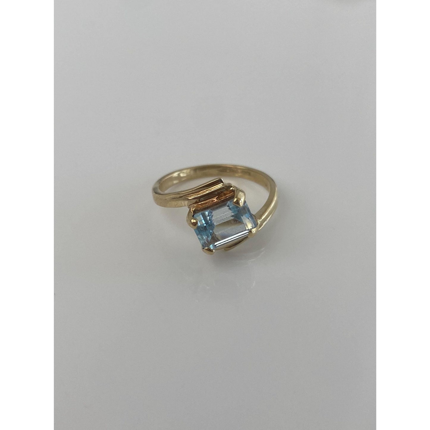 Vintage Solid 10k Yellow Gold Blue Topaz Ring - Size 6.25