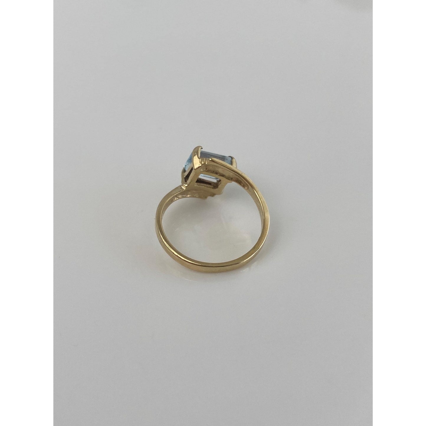 Vintage Solid 10k Yellow Gold Blue Topaz Ring - Size 6.25