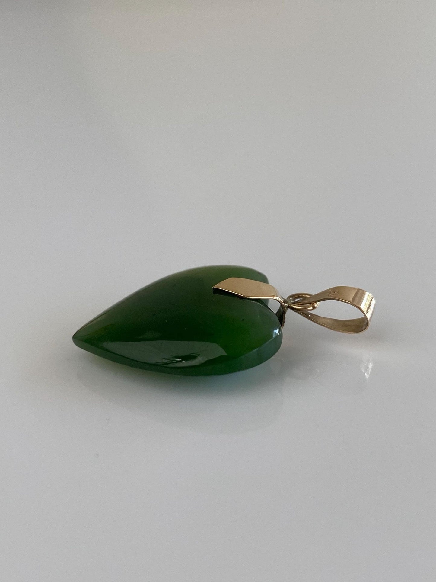 Vintage Solid 9k Yellow Gold Nephrite Heart Charm