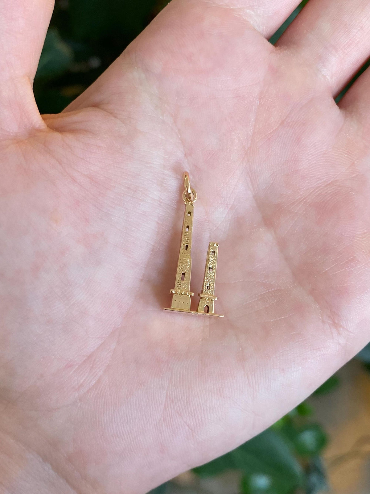 Vintage 18k Yellow Gold Towers Building Charm