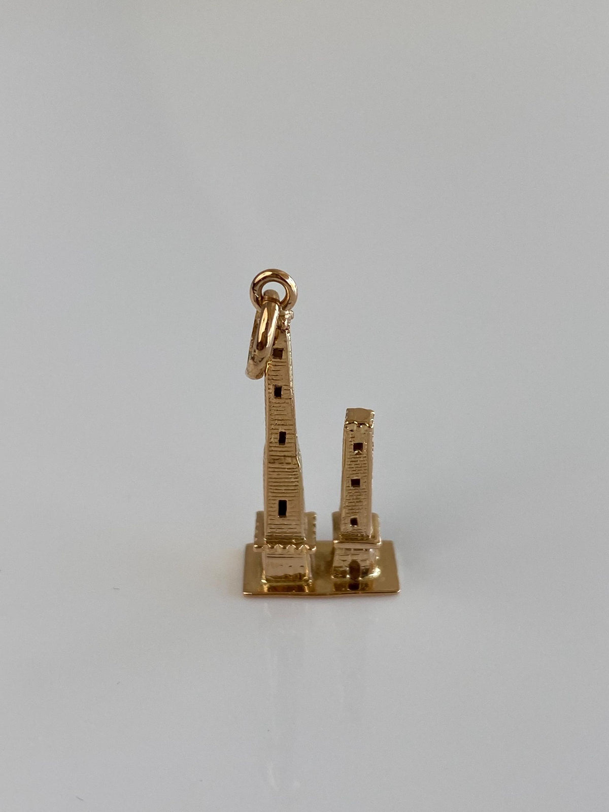 Vintage 18k Yellow Gold Towers Building Charm