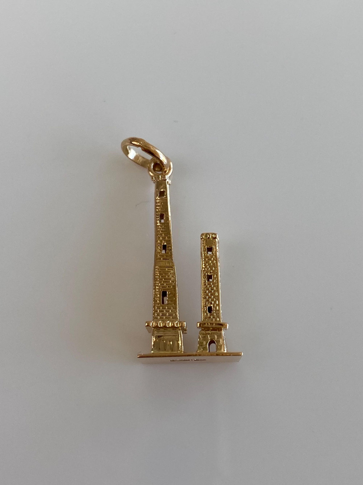 Vintage 18k Yellow Gold Towers Building Charm