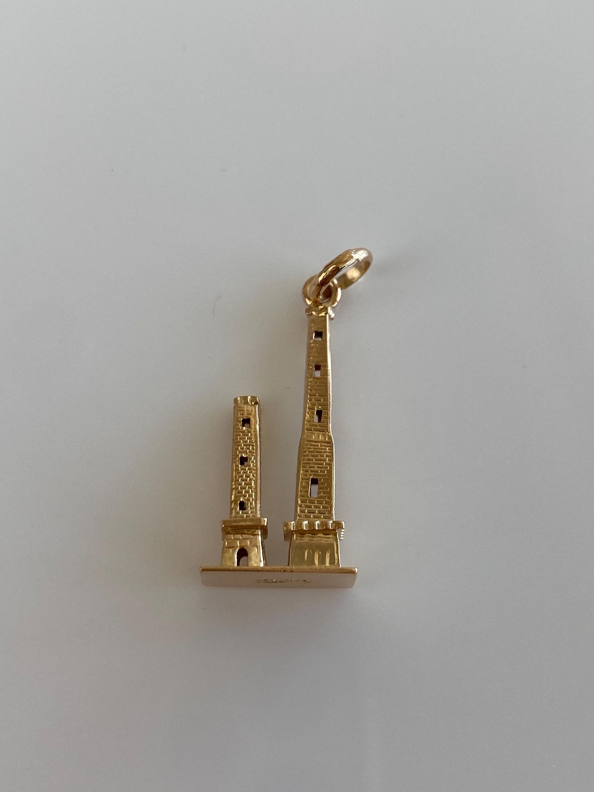 Vintage 18k Yellow Gold Towers Building Charm