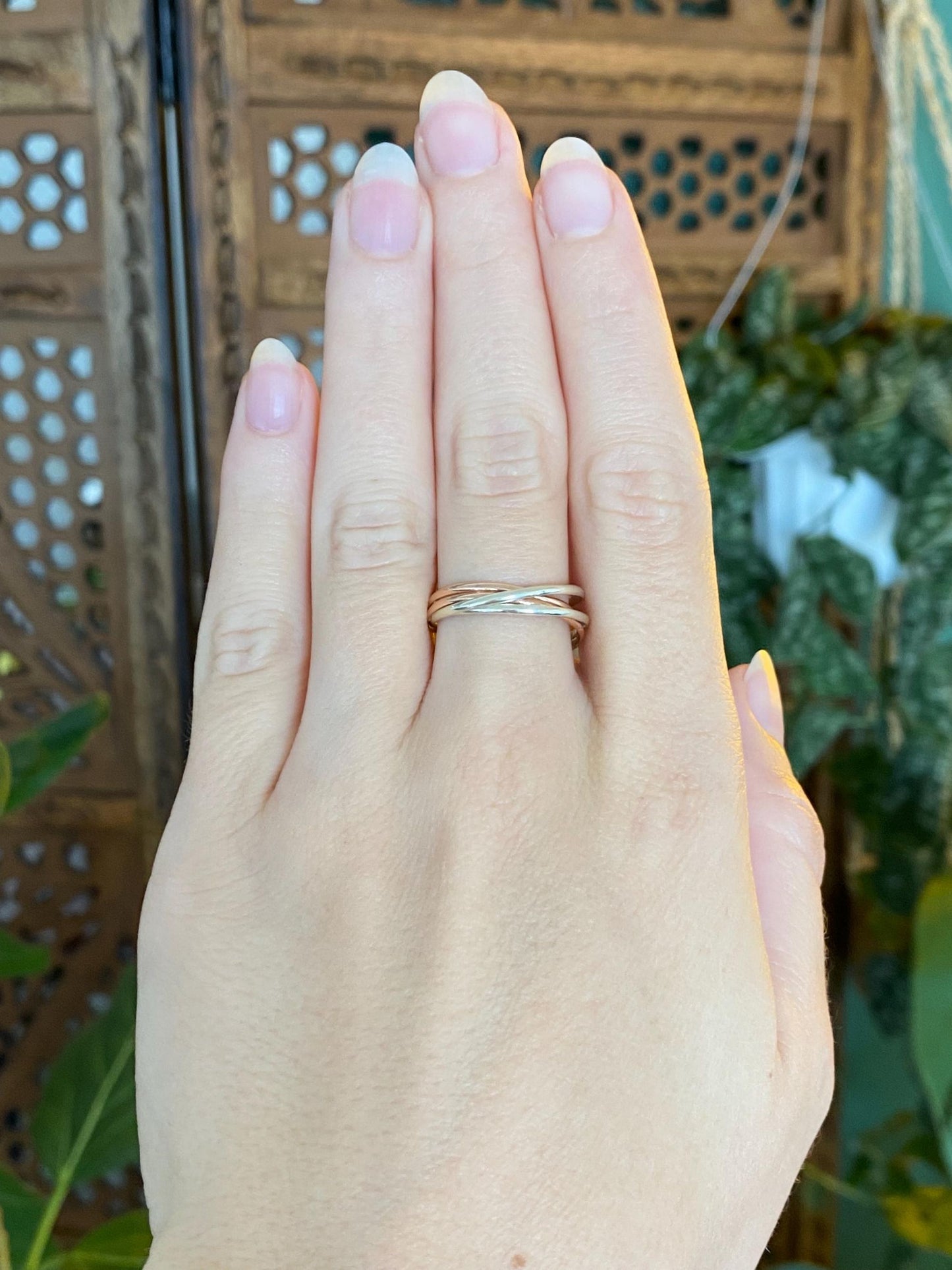 Vintage Solid 9k Rose & White Gold Dainty Rolling Ring - Size 8.5