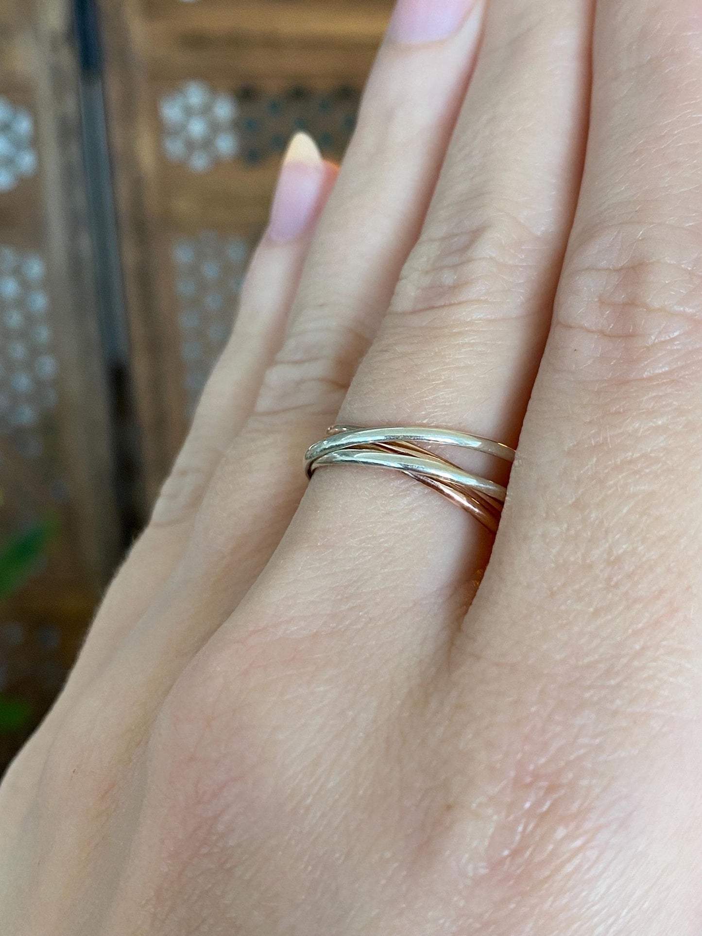 Vintage Solid 9k Rose & White Gold Dainty Rolling Ring - Size 8.5