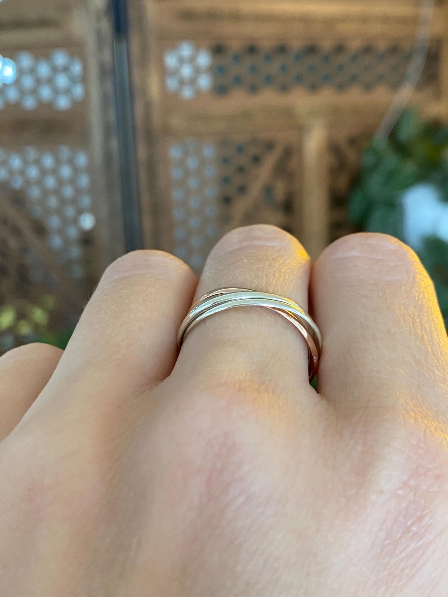 Vintage Solid 9k Rose & White Gold Dainty Rolling Ring - Size 8.5