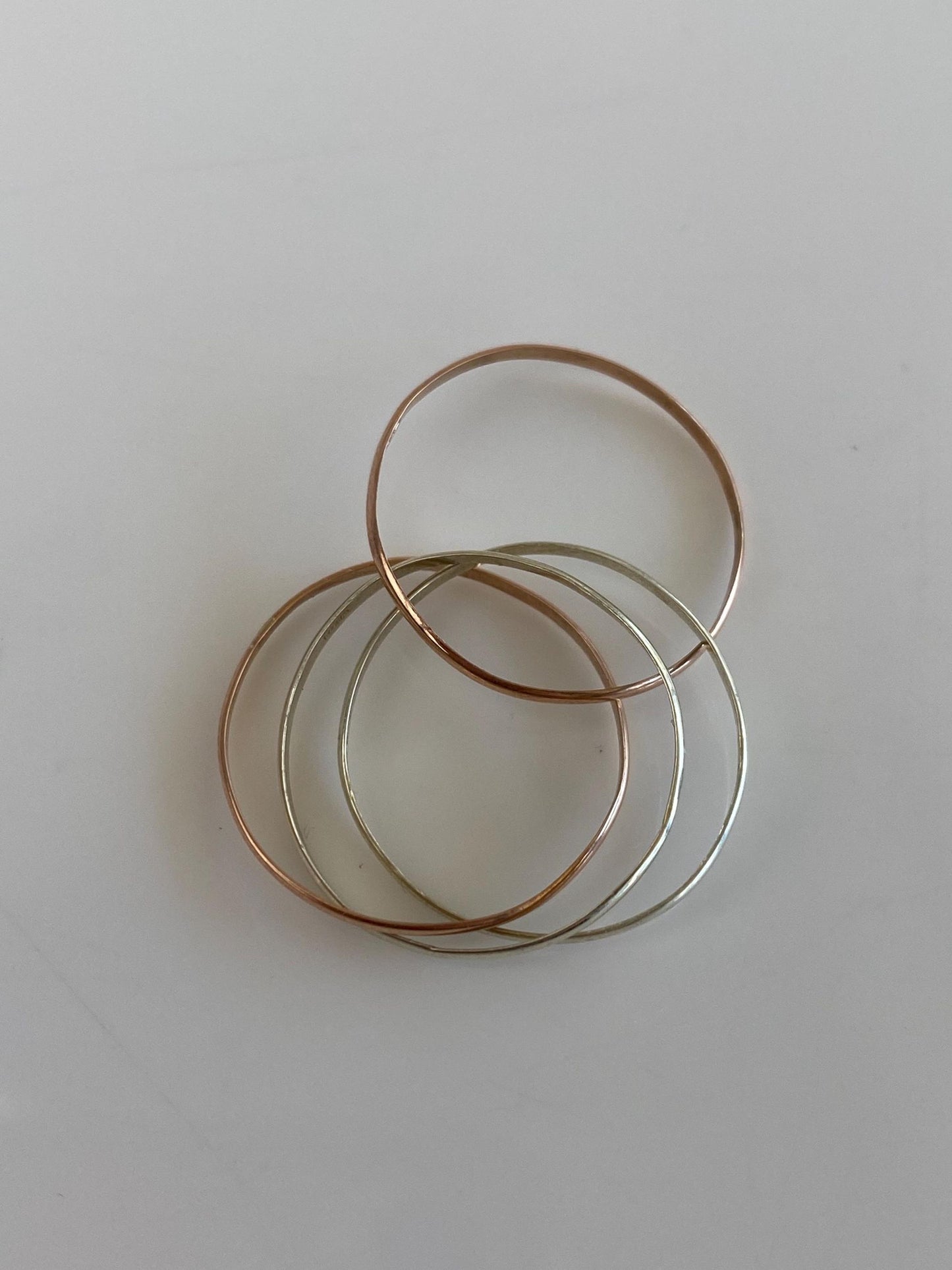 Vintage Solid 9k Rose & White Gold Dainty Rolling Ring - Size 8.5