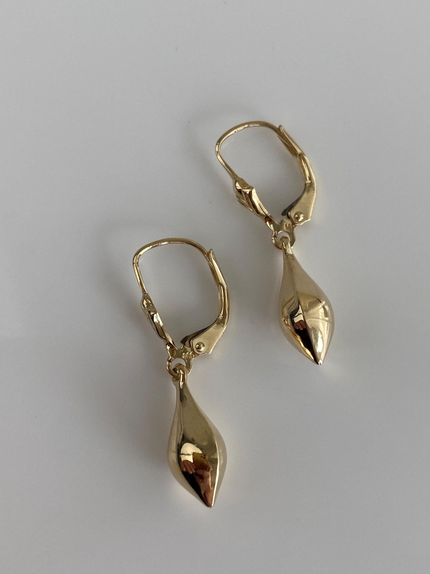 Vintage 14k Yellow Gold Teardrop Dangle Earrings