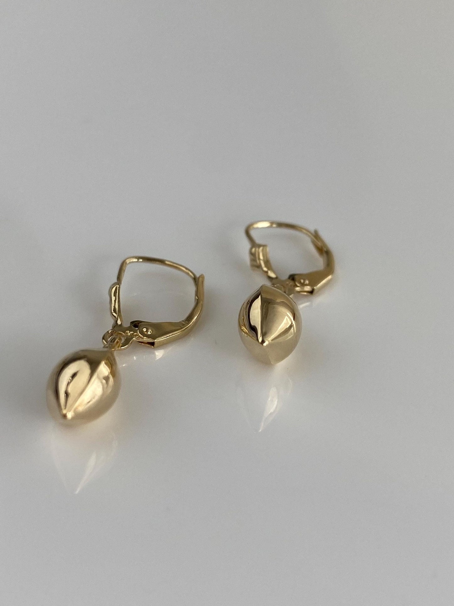 Vintage 14k Yellow Gold Teardrop Dangle Earrings