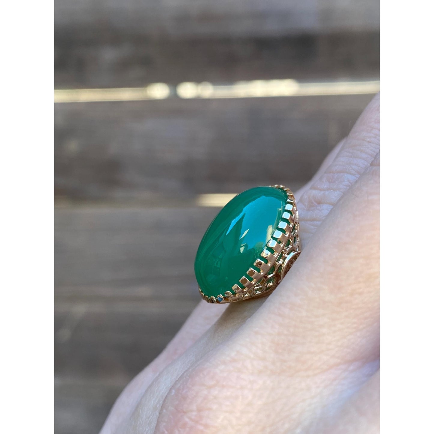 Vintage Solid 14k Yellow Gold Green Chalcedony Cabochon Ring - Size 4.75