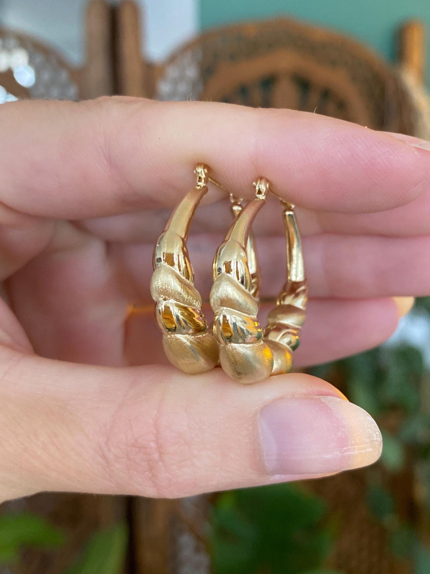 Vintage 14k Yellow Gold Satin Shiny Scalloped Hoop Earrings
