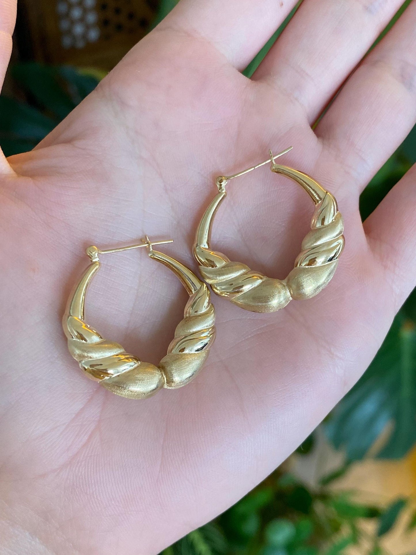 Vintage 14k Yellow Gold Satin Shiny Scalloped Hoop Earrings
