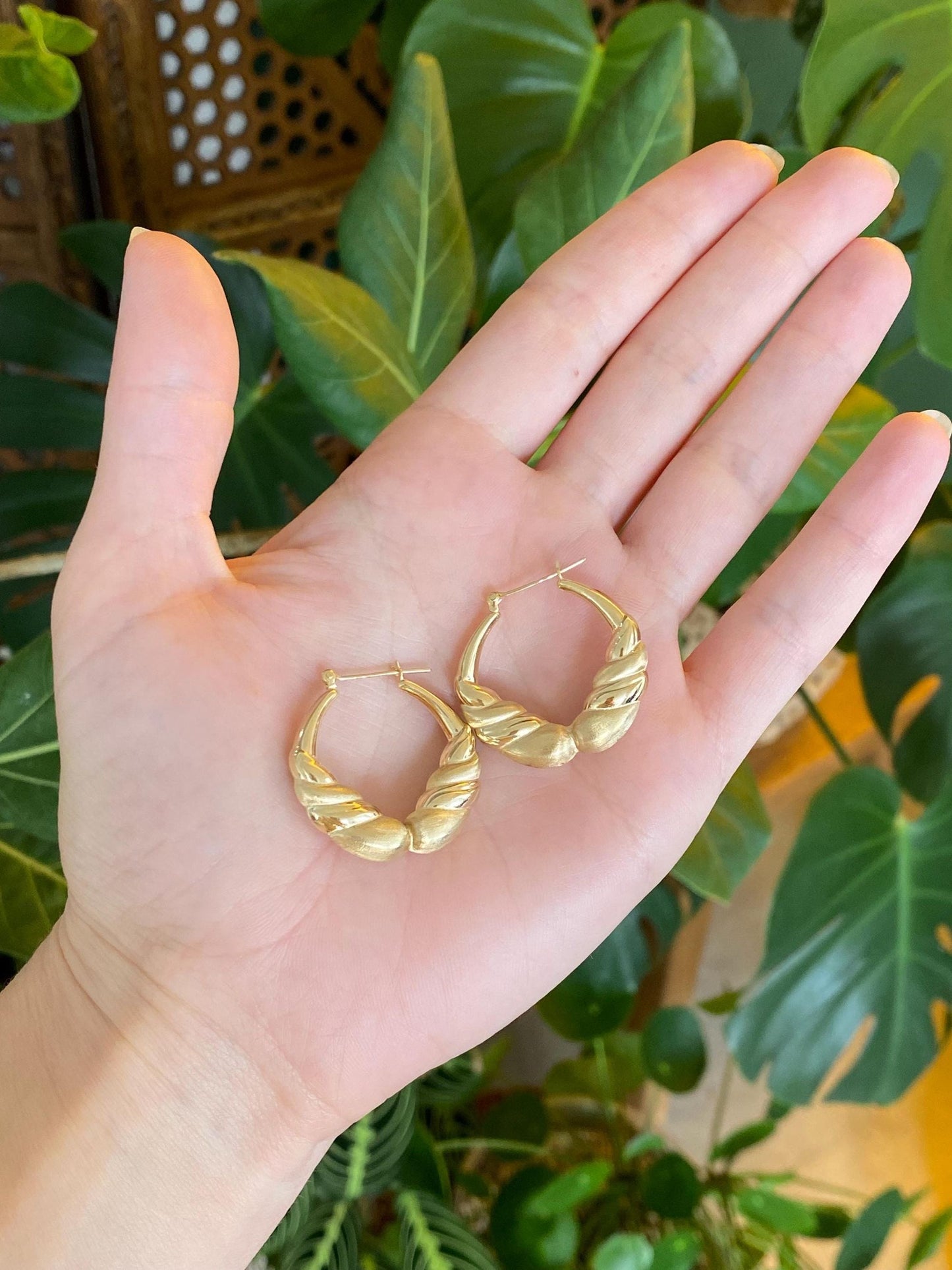 Vintage 14k Yellow Gold Satin Shiny Scalloped Hoop Earrings
