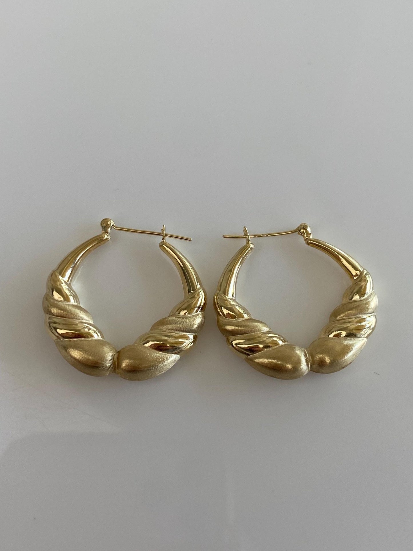 Vintage 14k Yellow Gold Satin Shiny Scalloped Hoop Earrings