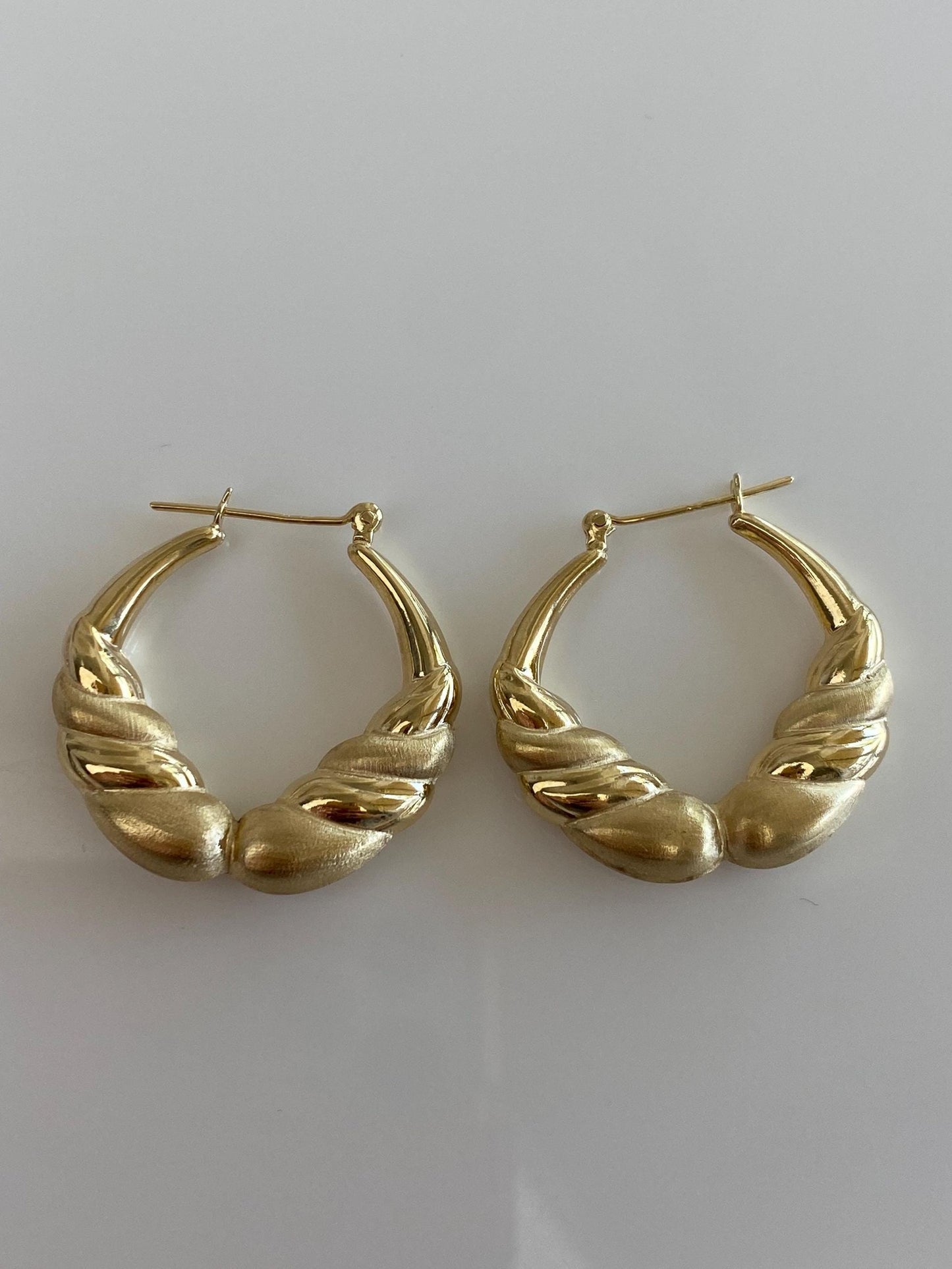 Vintage 14k Yellow Gold Satin Shiny Scalloped Hoop Earrings