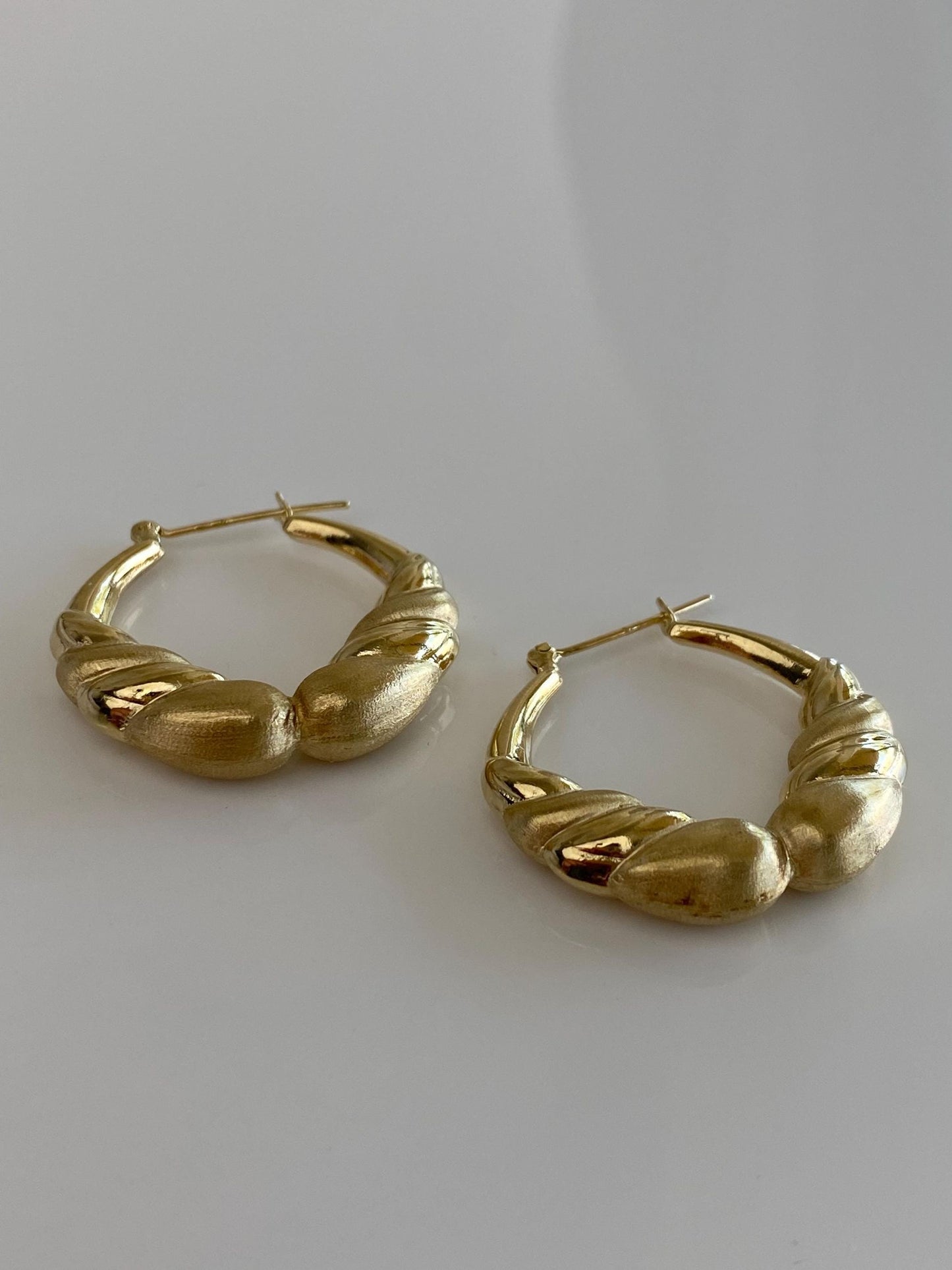 Vintage 14k Yellow Gold Satin Shiny Scalloped Hoop Earrings