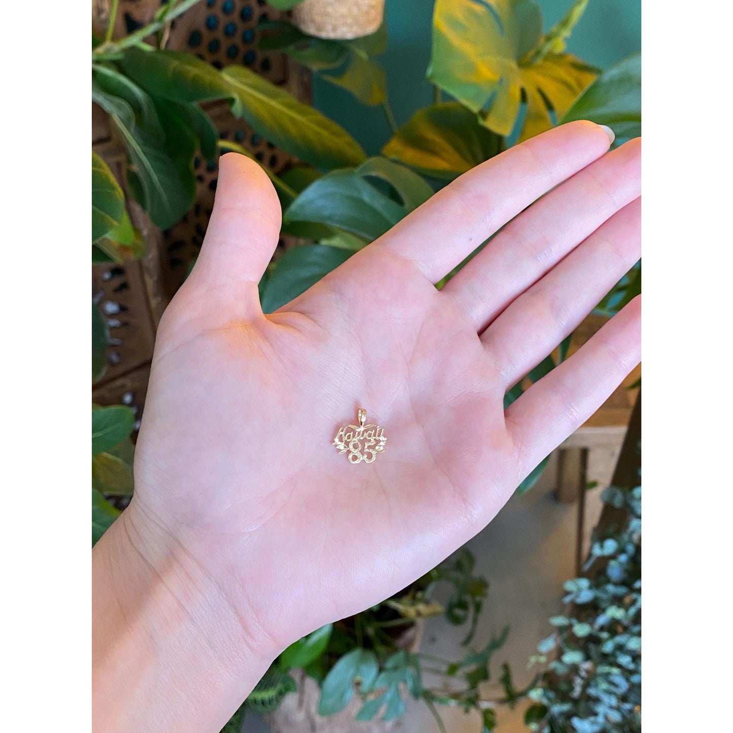 Vintage Solid 14k Yellow Gold Hawaii 85 Charm
