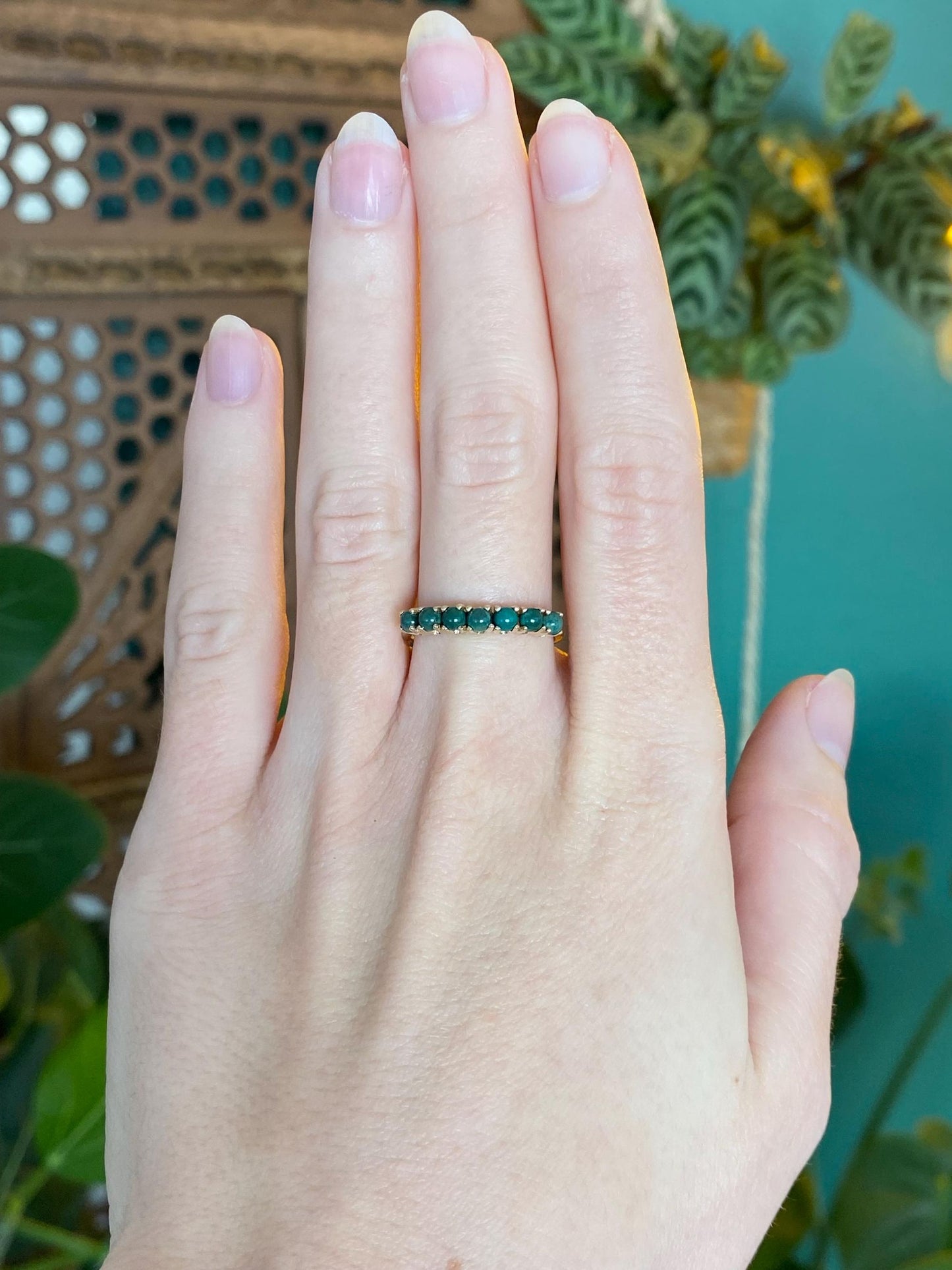 Vintage Solid 14k Yellow Gold Green Stone Ring Band - Size 7.75