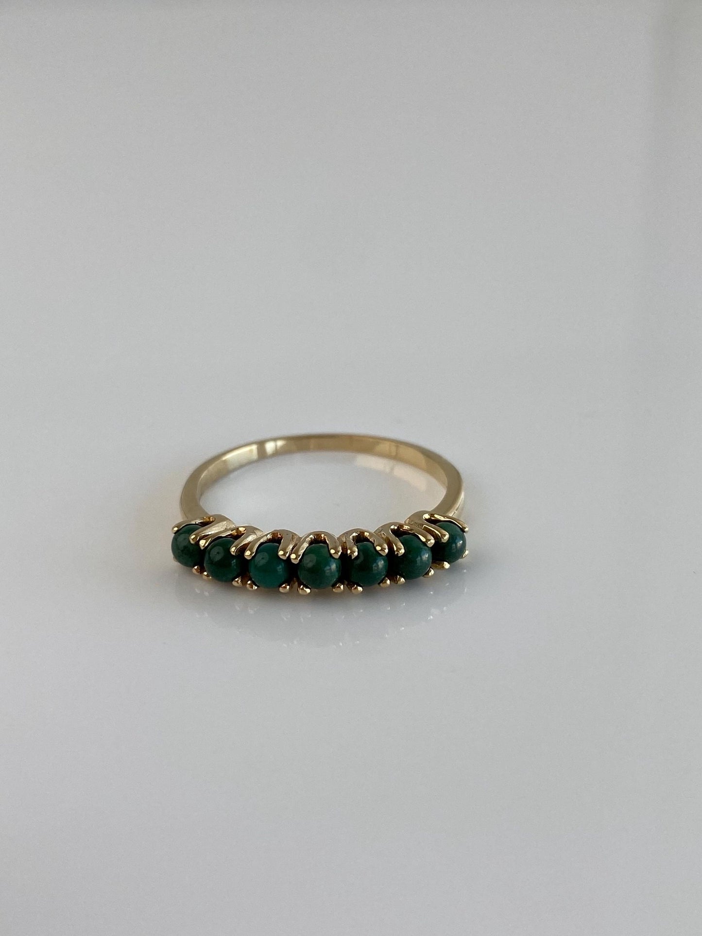 Vintage Solid 14k Yellow Gold Green Stone Ring Band - Size 7.75