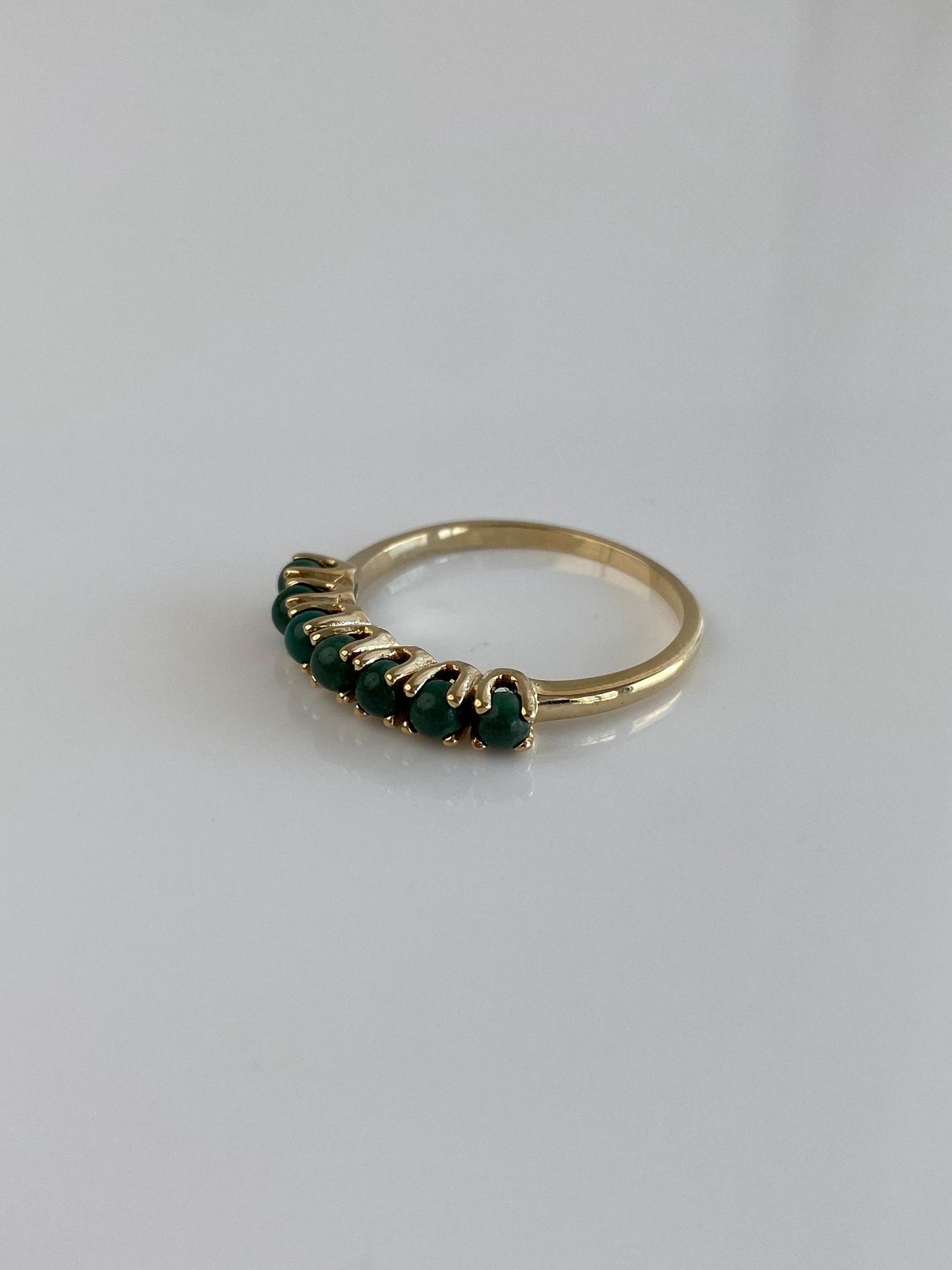 Vintage Solid 14k Yellow Gold Green Stone Ring Band - Size 7.75