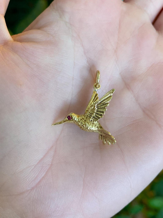 Vintage Solid 18k Yellow Gold Pink Sapphire Hummingbird Charm
