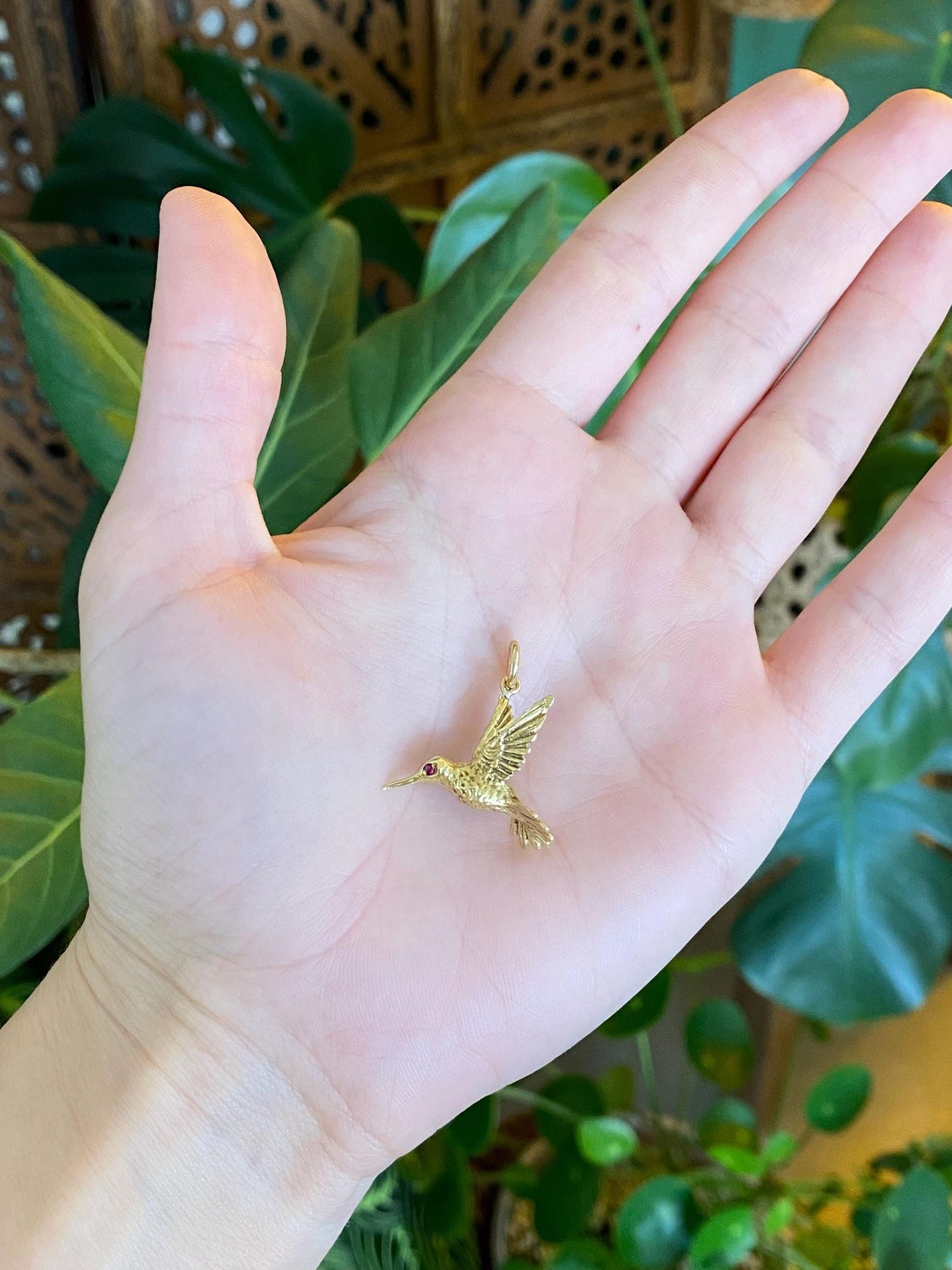 Vintage Solid 18k Yellow Gold Pink Sapphire Hummingbird Charm