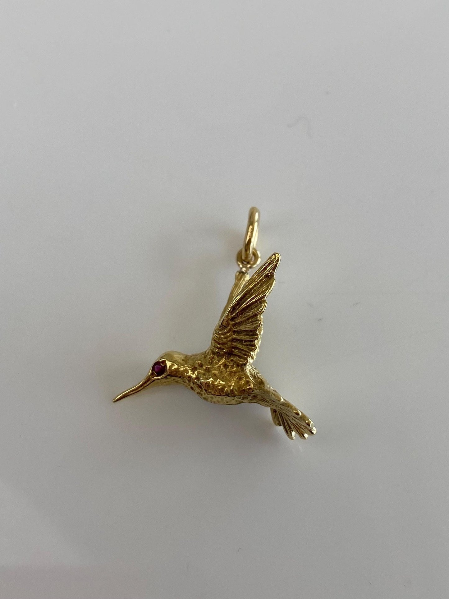 Vintage Solid 18k Yellow Gold Pink Sapphire Hummingbird Charm