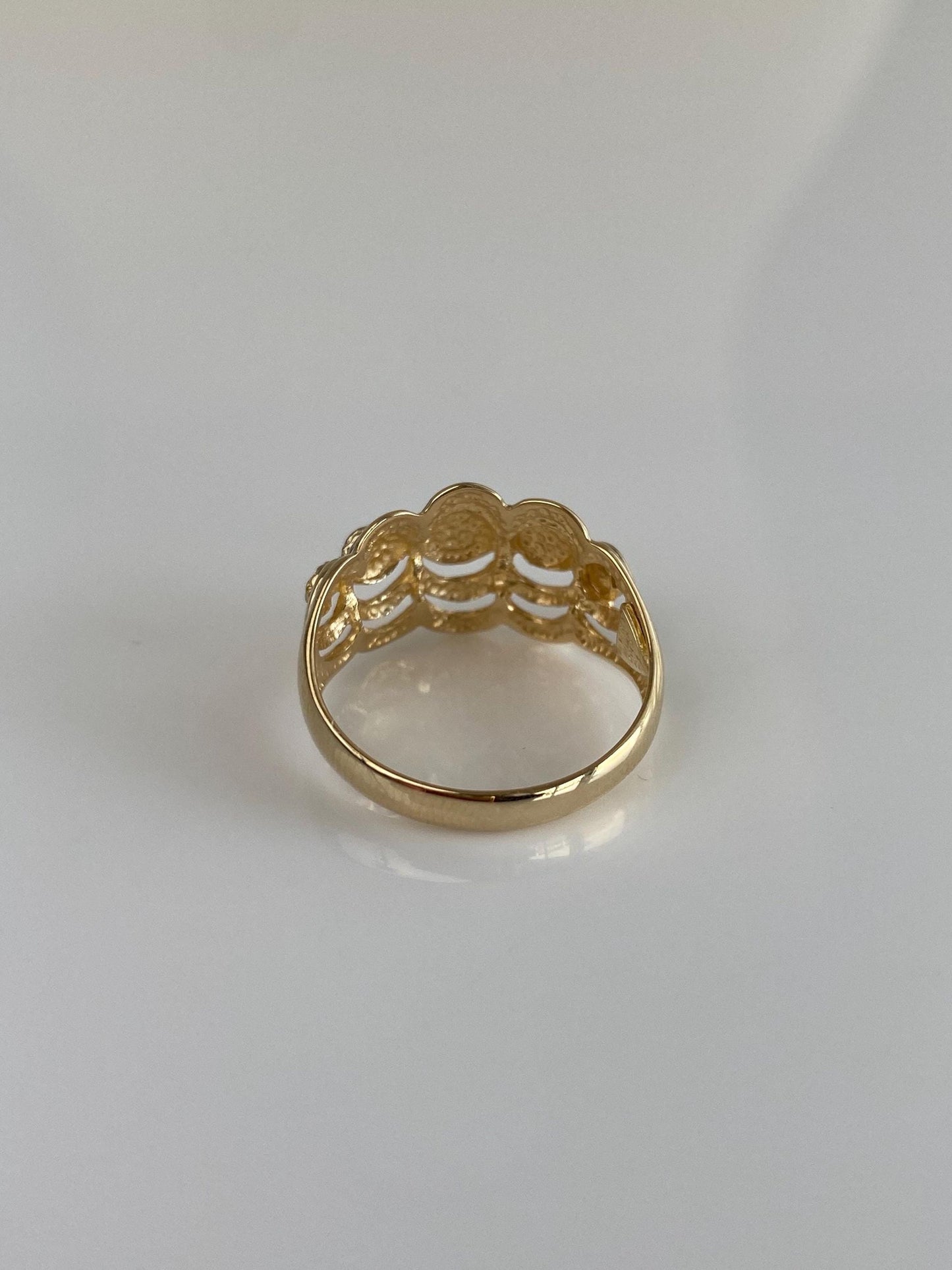 Vintage Solid 14k Yellow Gold Diamond Cut Scalloped Ring - Size 6.5