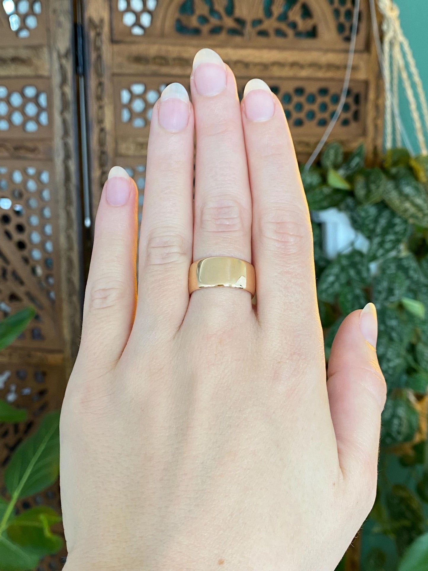 Vintage Solid 18k Yellow Gold Wide Ring Band - Size 7.25
