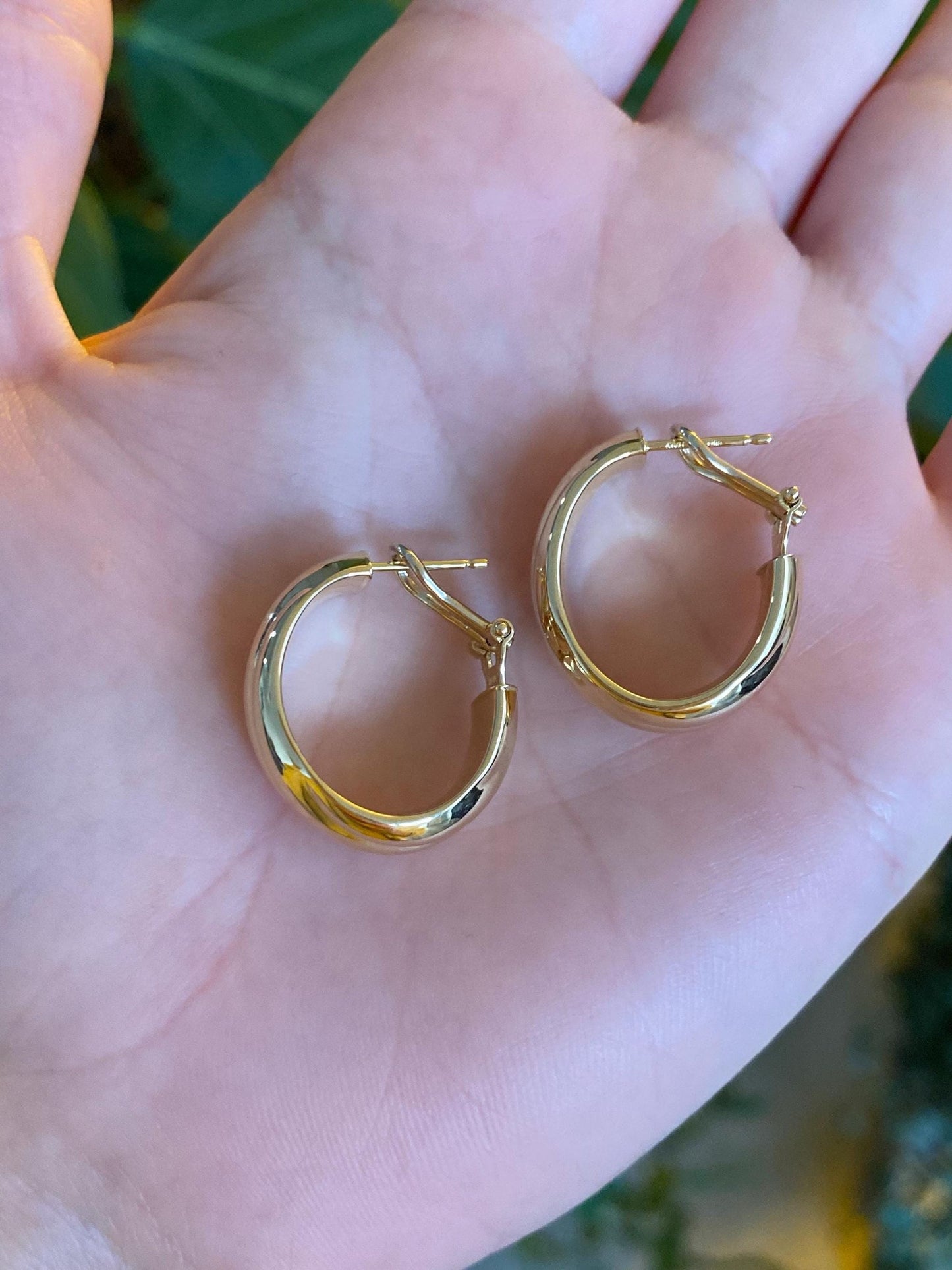 Vintage 18k Yellow Gold Hoop Earrings