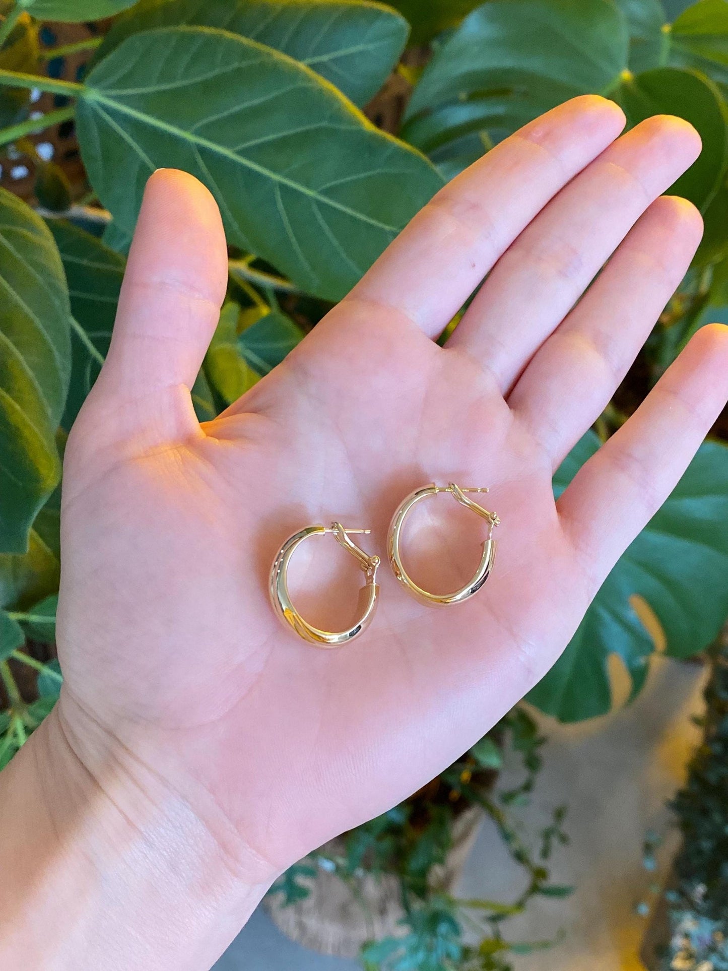 Vintage 18k Yellow Gold Hoop Earrings