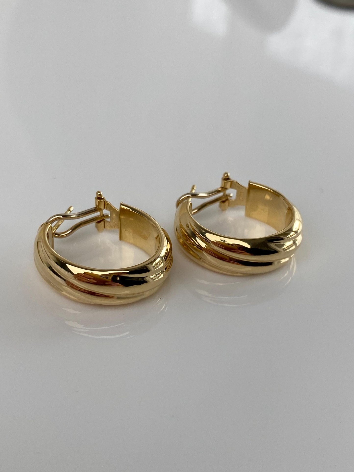 Vintage 18k Yellow Gold Hoop Earrings