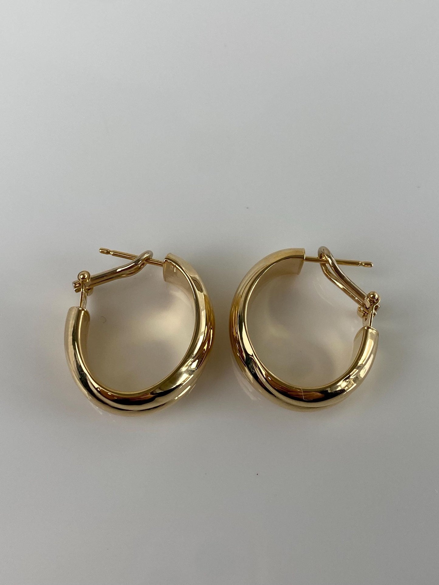 Vintage 18k Yellow Gold Hoop Earrings